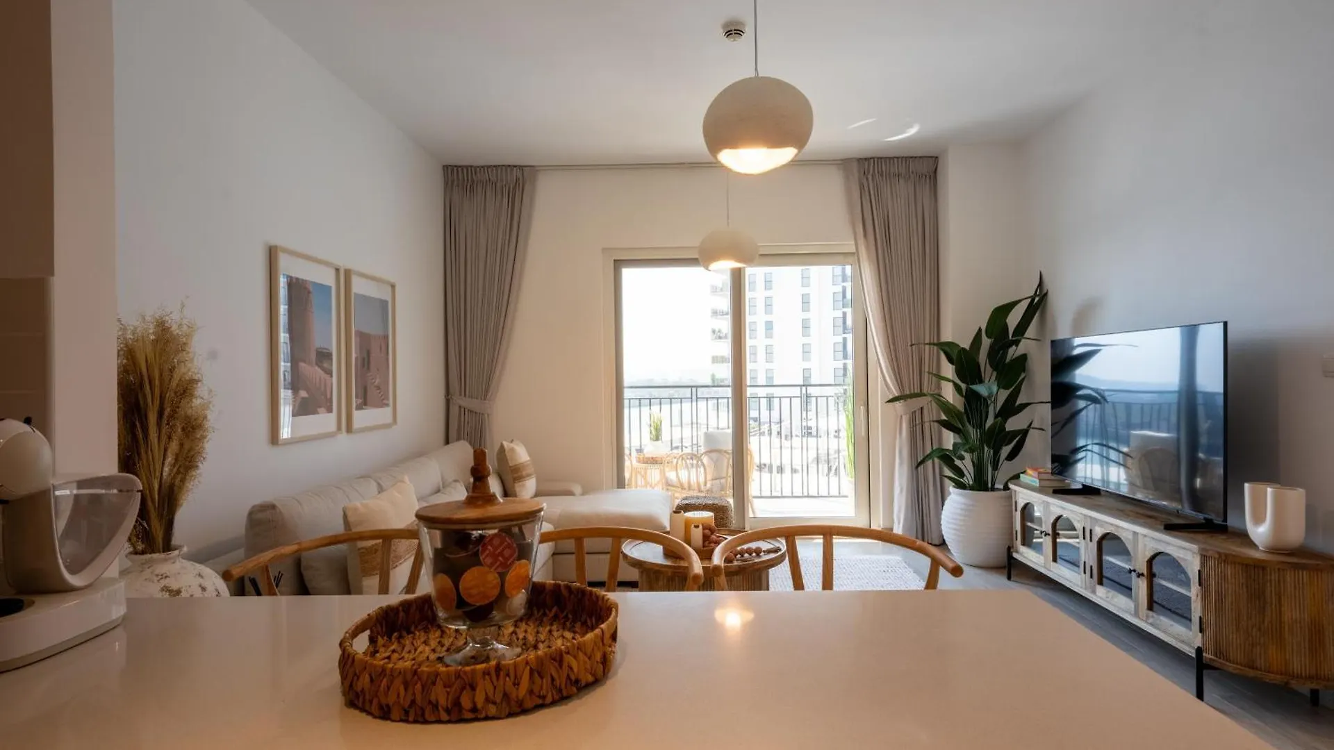 Otolo Homes Apartments On Yas Island With Complimentary Yas Theme Park Tickets 아부다비