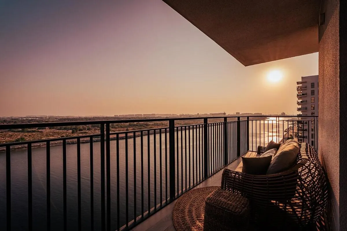 Otolo Homes Apartments On Yas Island With Complimentary Yas Theme Park Tickets 아부다비