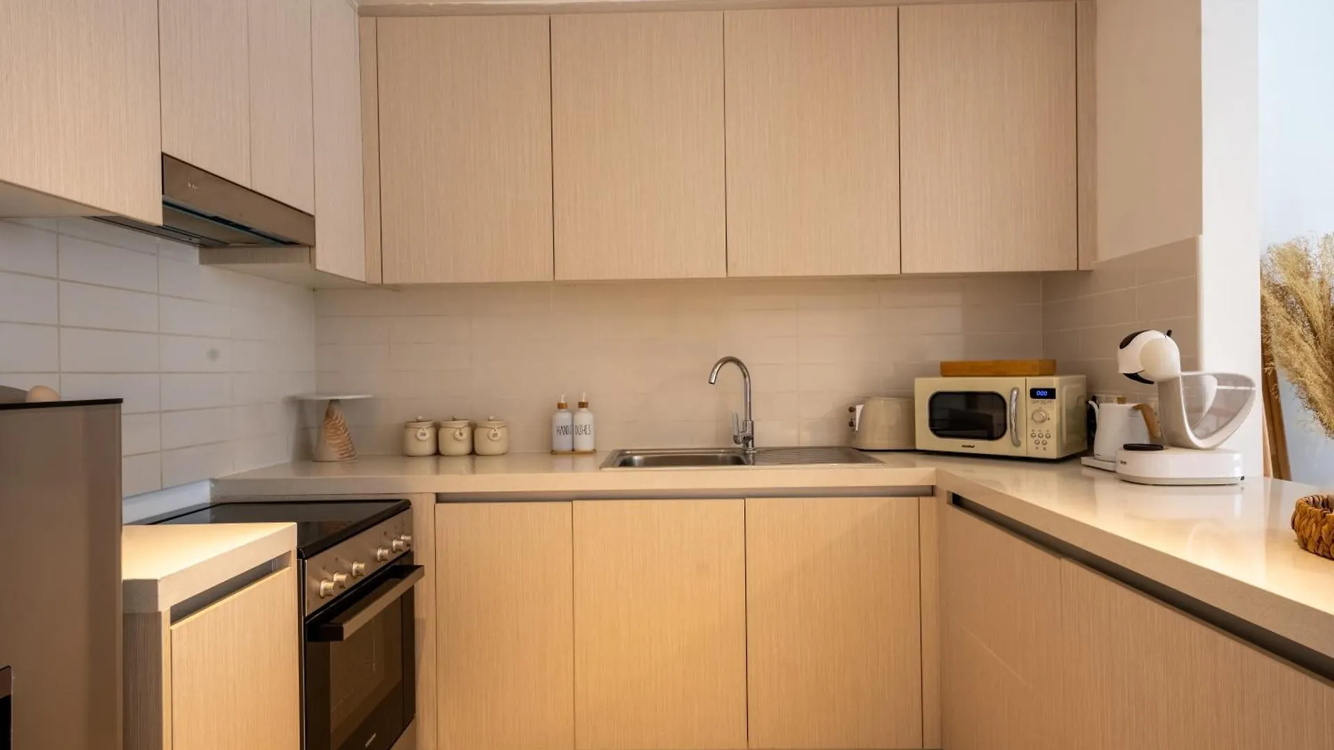 Otolo Homes Apartments On Yas Island With Complimentary Yas Theme Park Tickets Абу-Даби