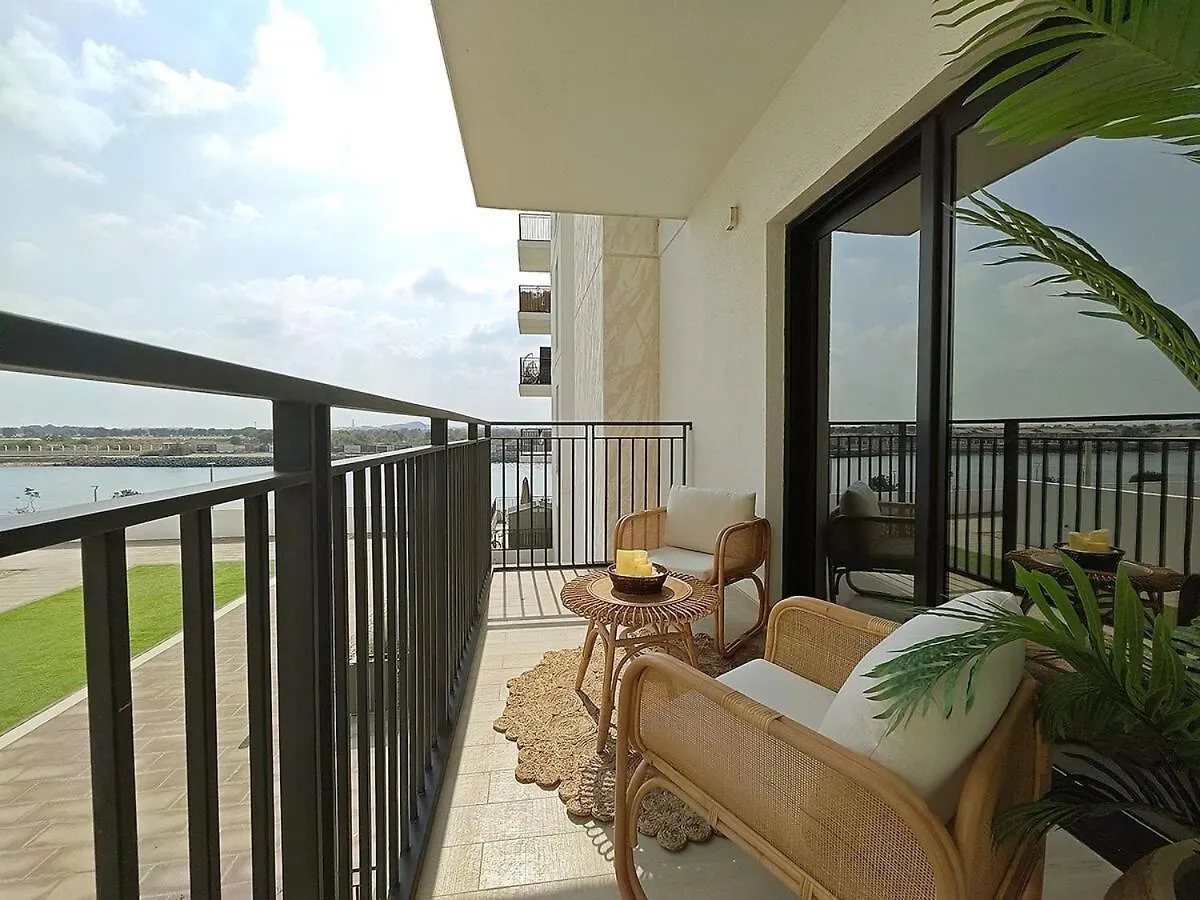 Otolo Homes Apartments On Yas Island With Complimentary Yas Theme Park Tickets Abou Dabi 0*,
