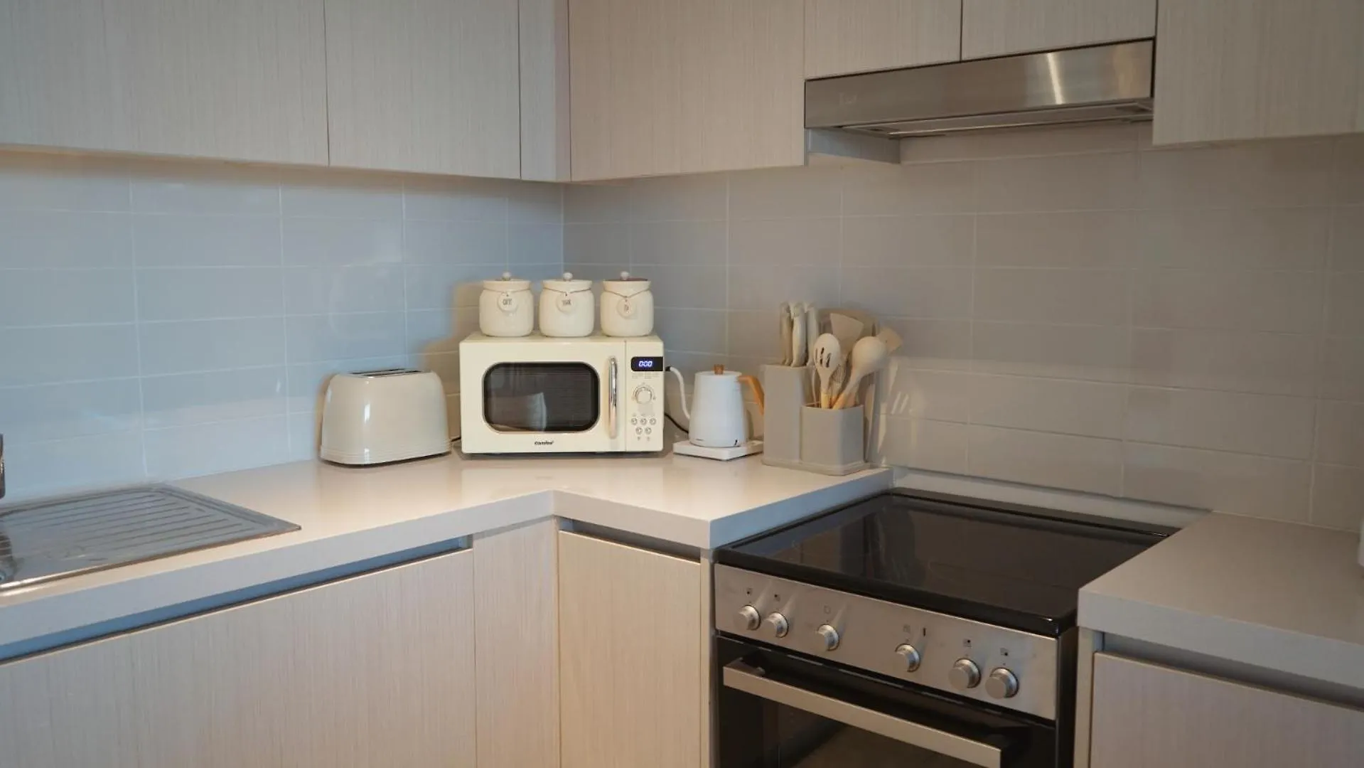 Otolo Homes Apartments On Yas Island With Complimentary Yas Theme Park Tickets Abou Dabi 0*,